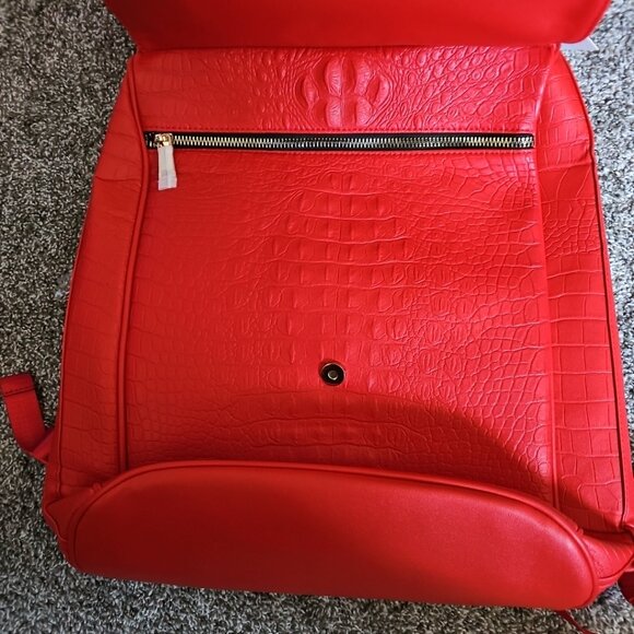 NWT Tote & Carry Red Alligator Skin Textured Tote/Backpack w/ Gold Zipper Accent main image 4